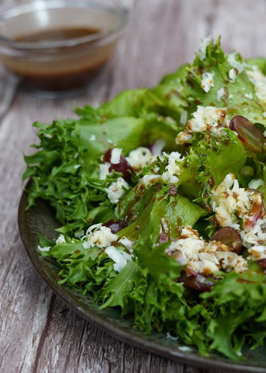 Douce frisée aux raisins et au vieux cheddar