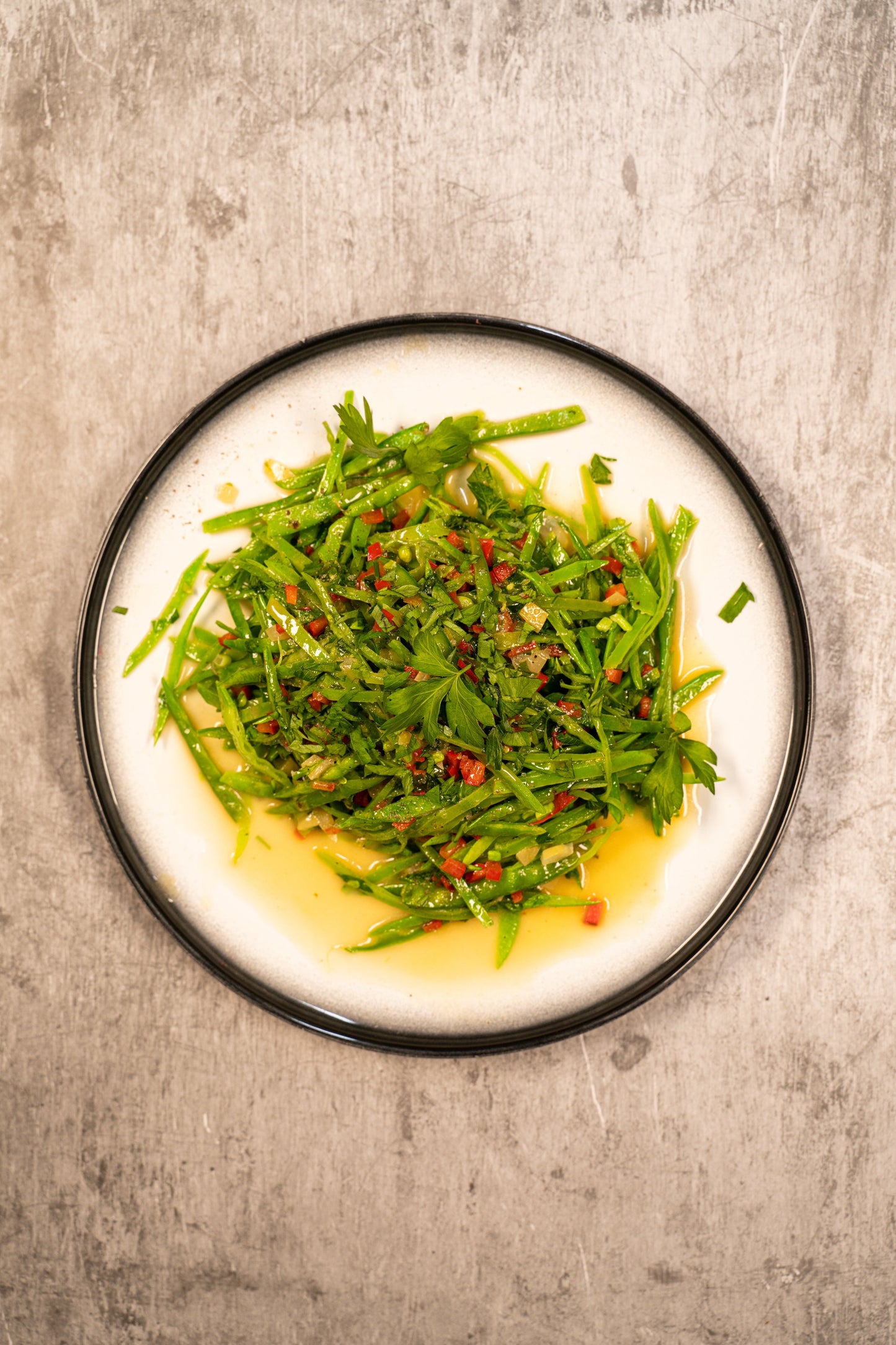Émincé de pois mange-tout sauté au beurre et citron confit