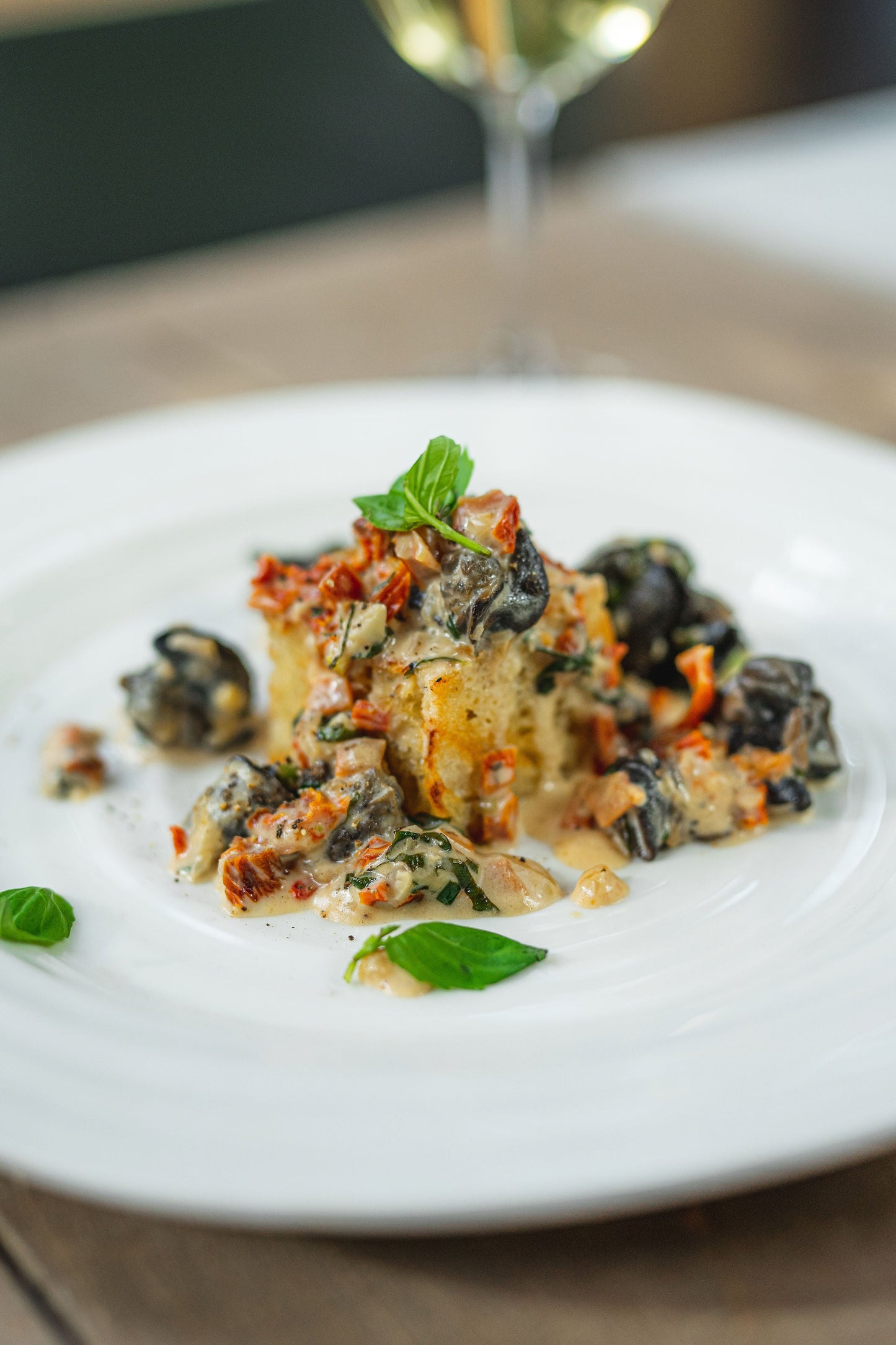Escargots à la crémeuse de tomates séchées au basilic