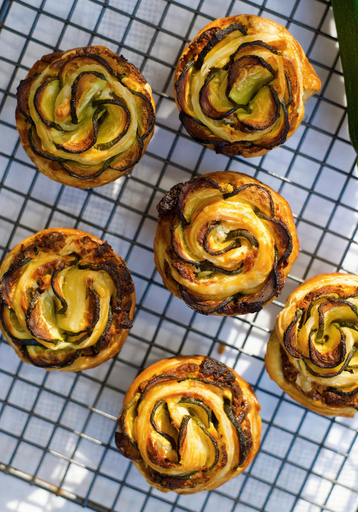 Fleurs feuilletées aux courgettes et fromage de chèvre