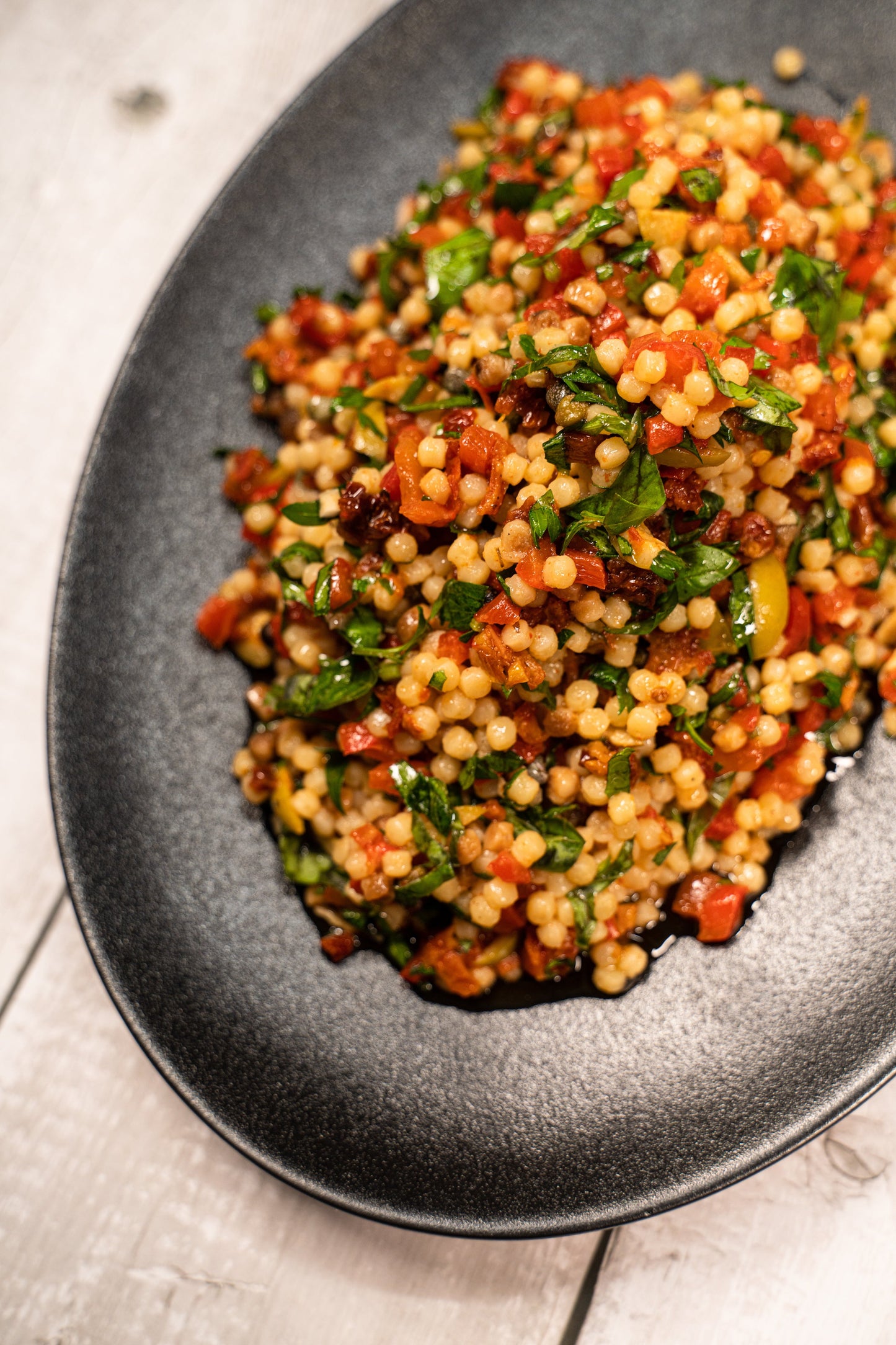 Fregola aux poivrons rôtis et olives vertes