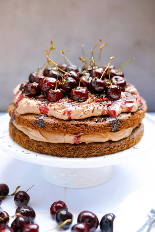 Gâteau au chocolat et cerises style forêt noire