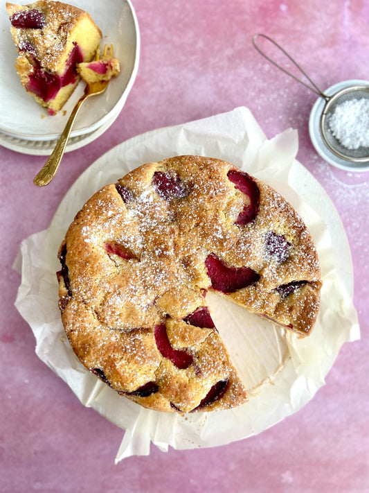 Gâteau de semoule, citron et prunes