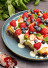 Gâteau moelleux à la confiture de fruits des bois et aux agrumes