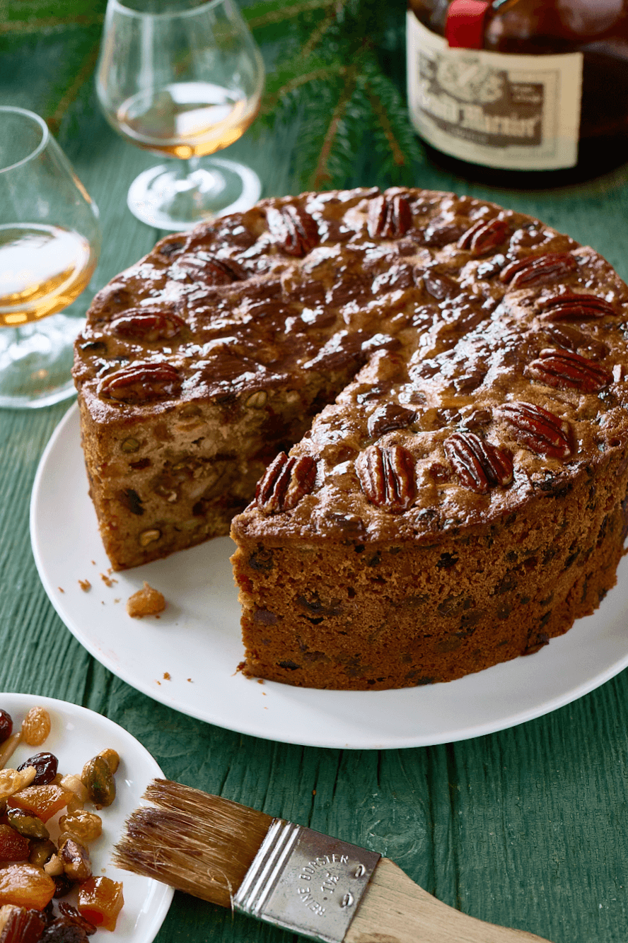 Gâteau aux fruits, chocolat noir et pacanes rôties