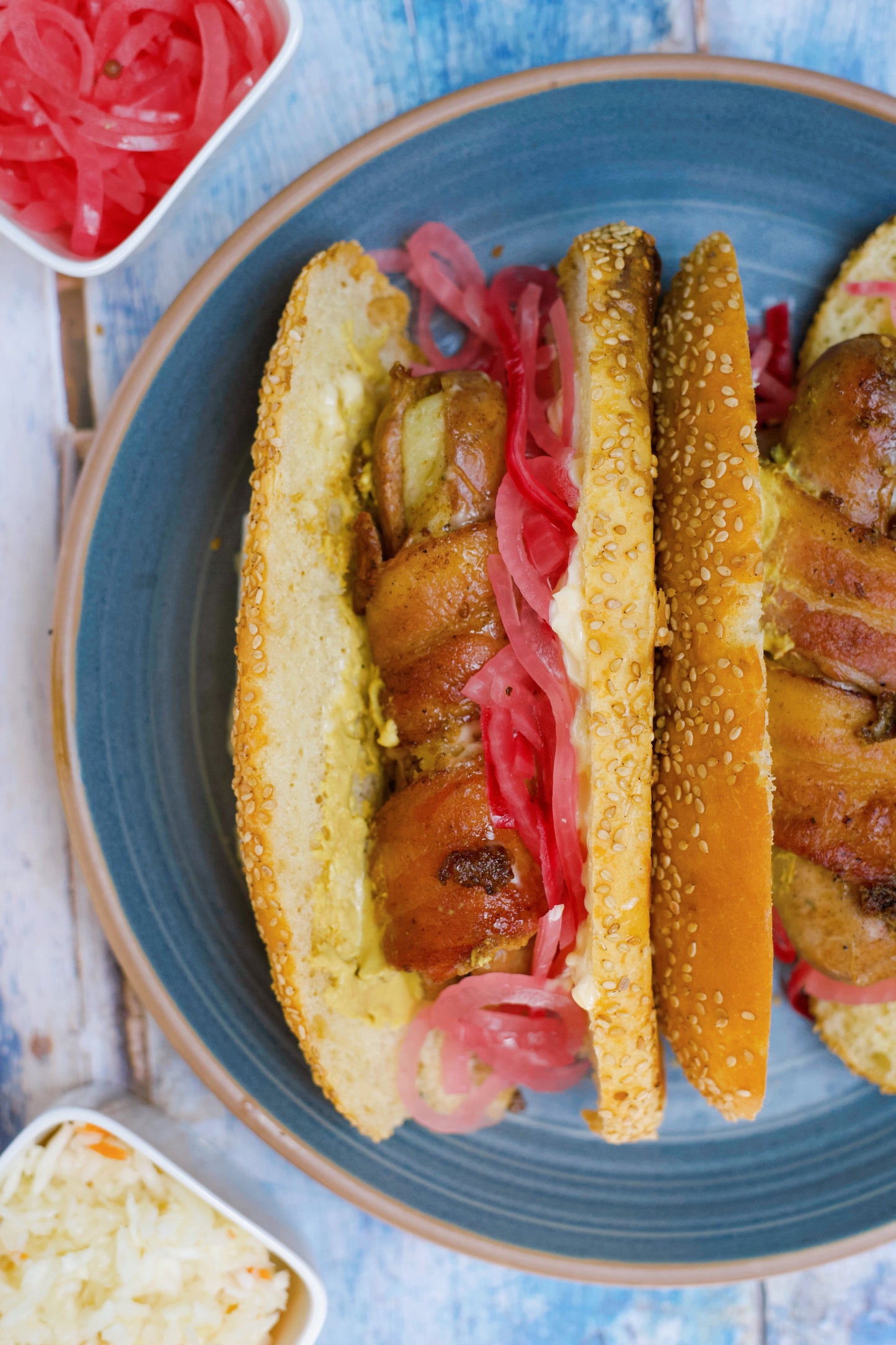 Hot-dogs québécois farcis au cheddar et bacon