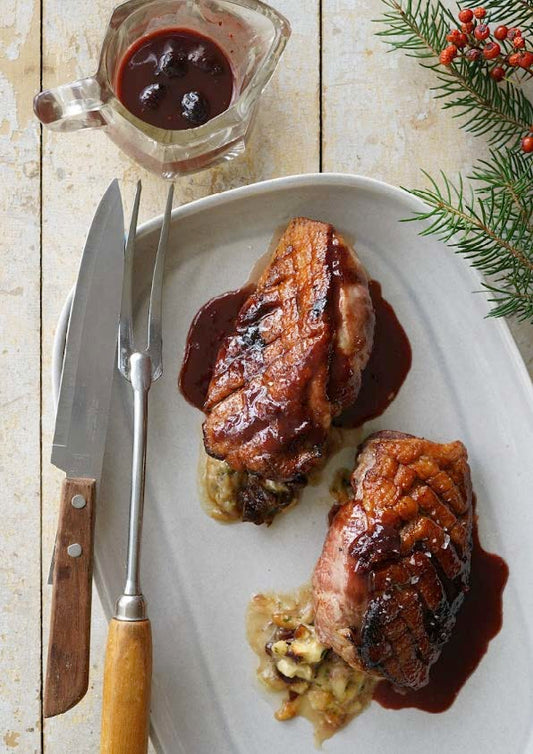 Magret de canard farci au brie et canneberges, glaçage au sirop d’érable