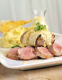 Mignons de porc poêlés au gras de canard, douce dijonnaise au gouda fumé