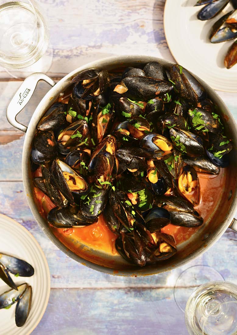Moules braisées en papillote, sauces variées
