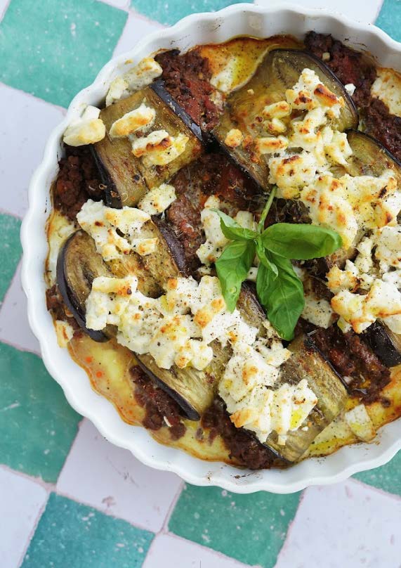 Moussaka roulée aubergines grillées farcies au bœuf épicé et gratinées au fromage manouri