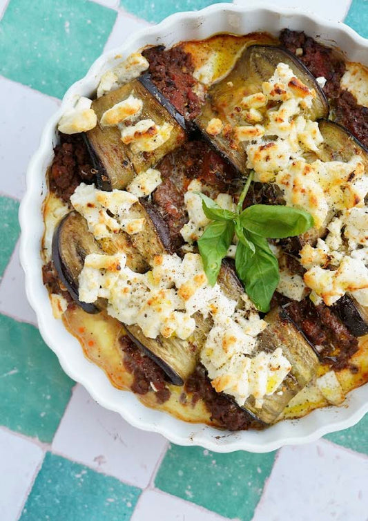 Moussaka roulée aubergines grillées farcies au bœuf épicé et gratinées au fromage manouri