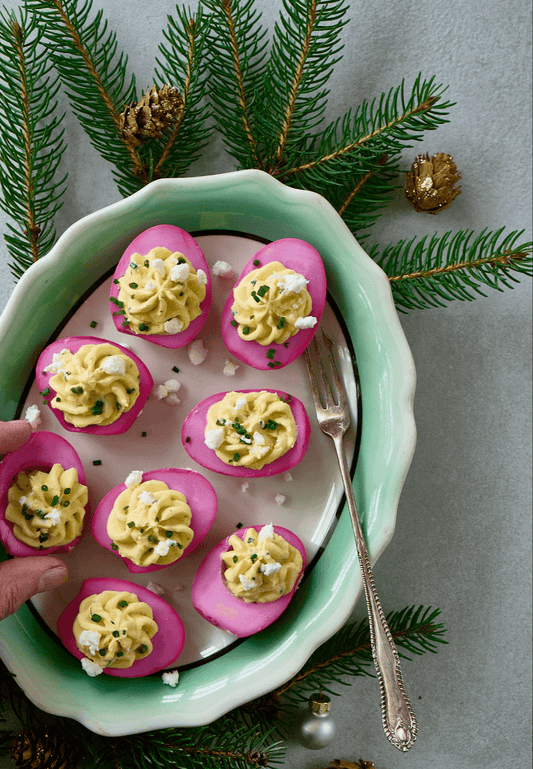 Œufs mimosa vintage betterave – chèvre et ciboulette