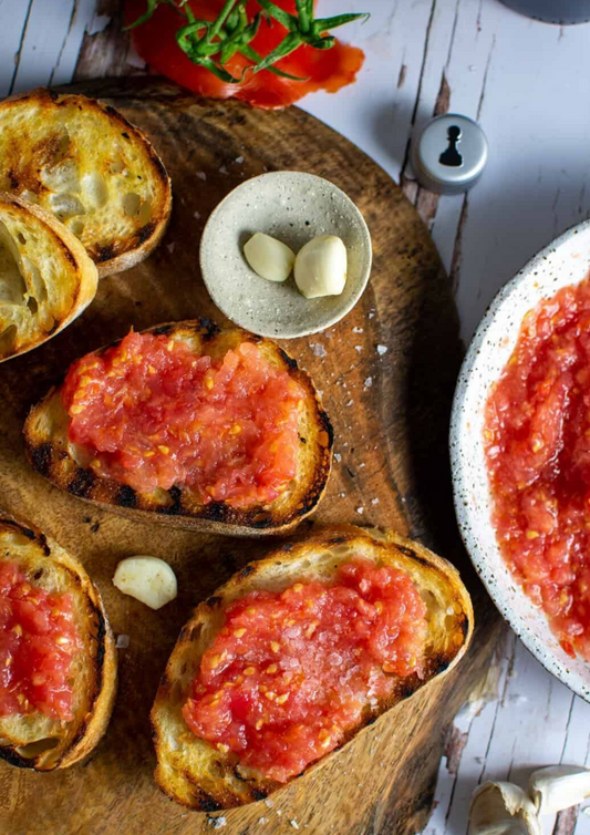 Pan con tomate