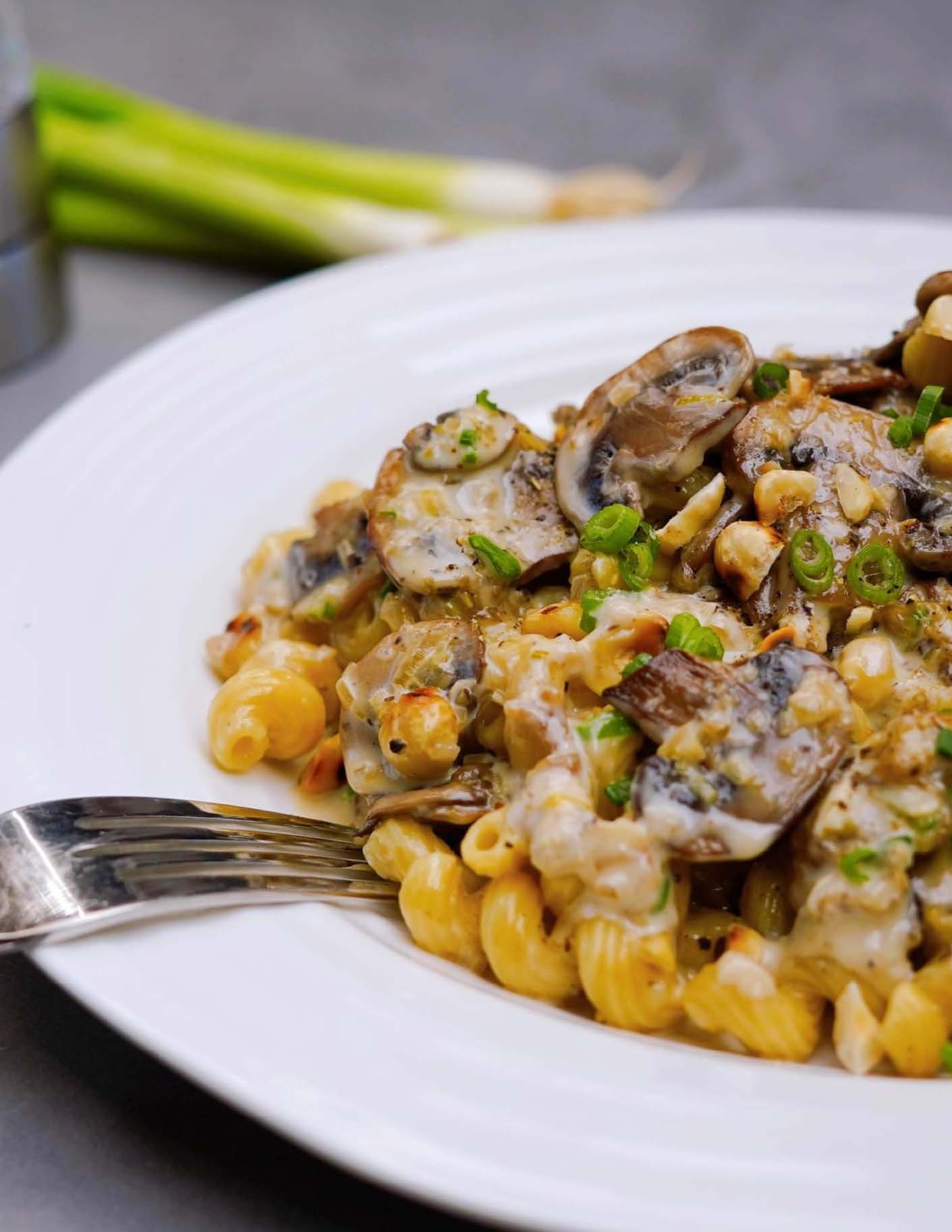 Pâtes aux champignons noisettes grillées et crème de fromage