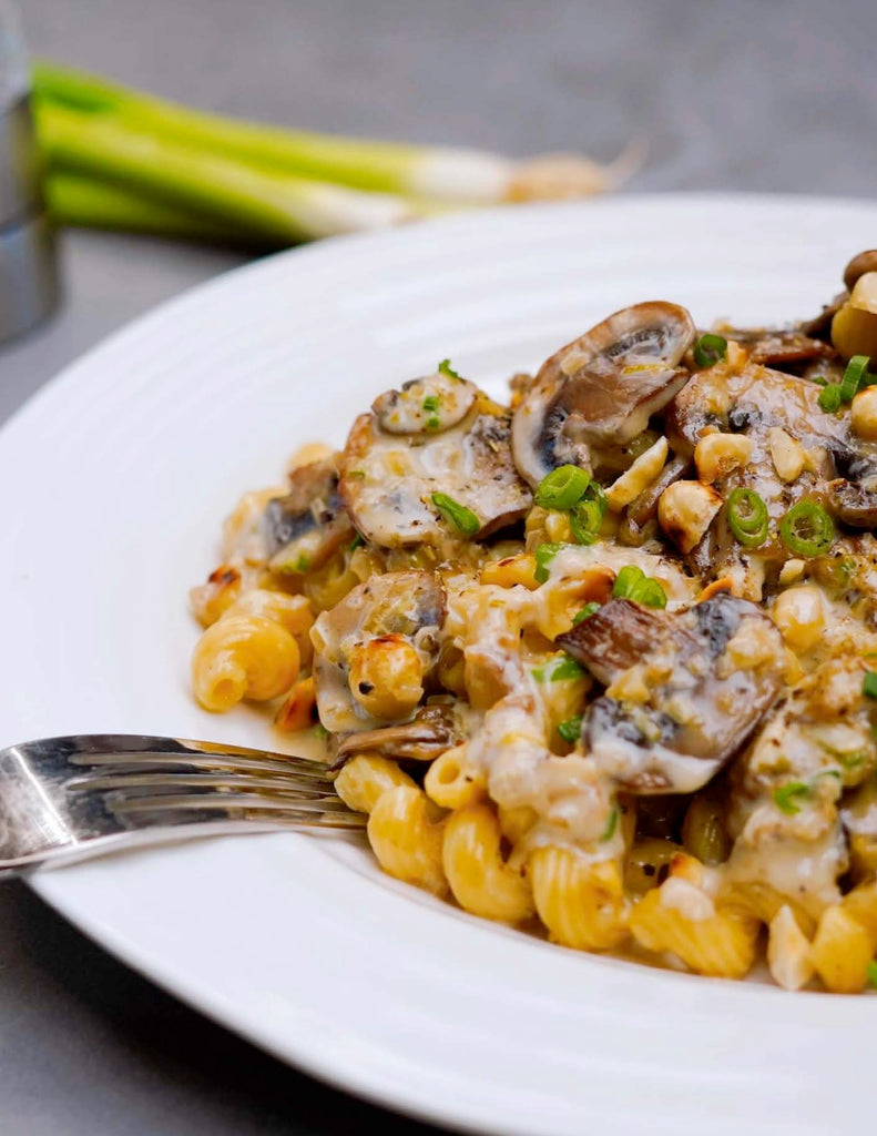 Pâtes aux champignons noisettes grillées et crème de fromage