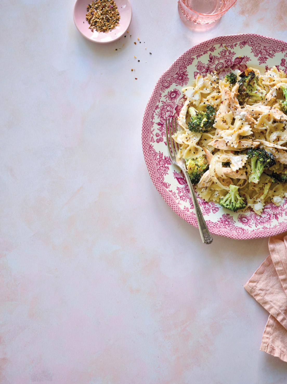 Pâtes crémeuses au poulet BBQ, oignon et brocoli