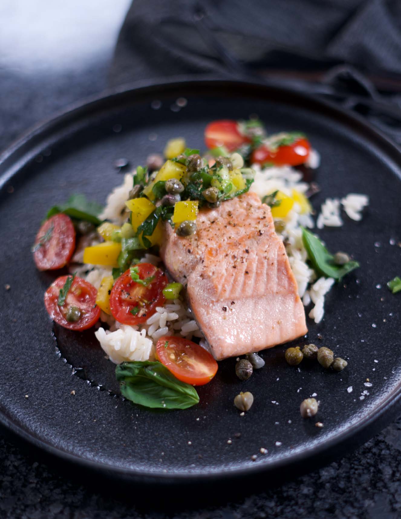 Pavés de truites, confit à l’huile d’olive, sauce vierge aux tomates cerises