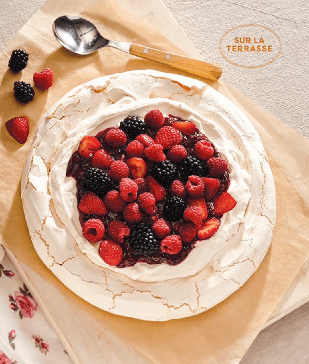 Pavlova aux fruits des champs