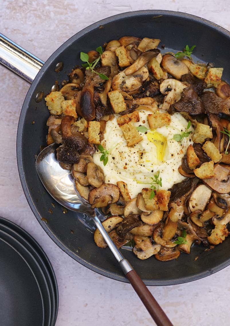 Poêlée de champignons à l’ail et au basilic, mozzarella di bufala fondante