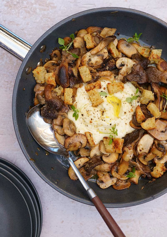 Poêlée de champignons à l’ail et au basilic, mozzarella di bufala fondante