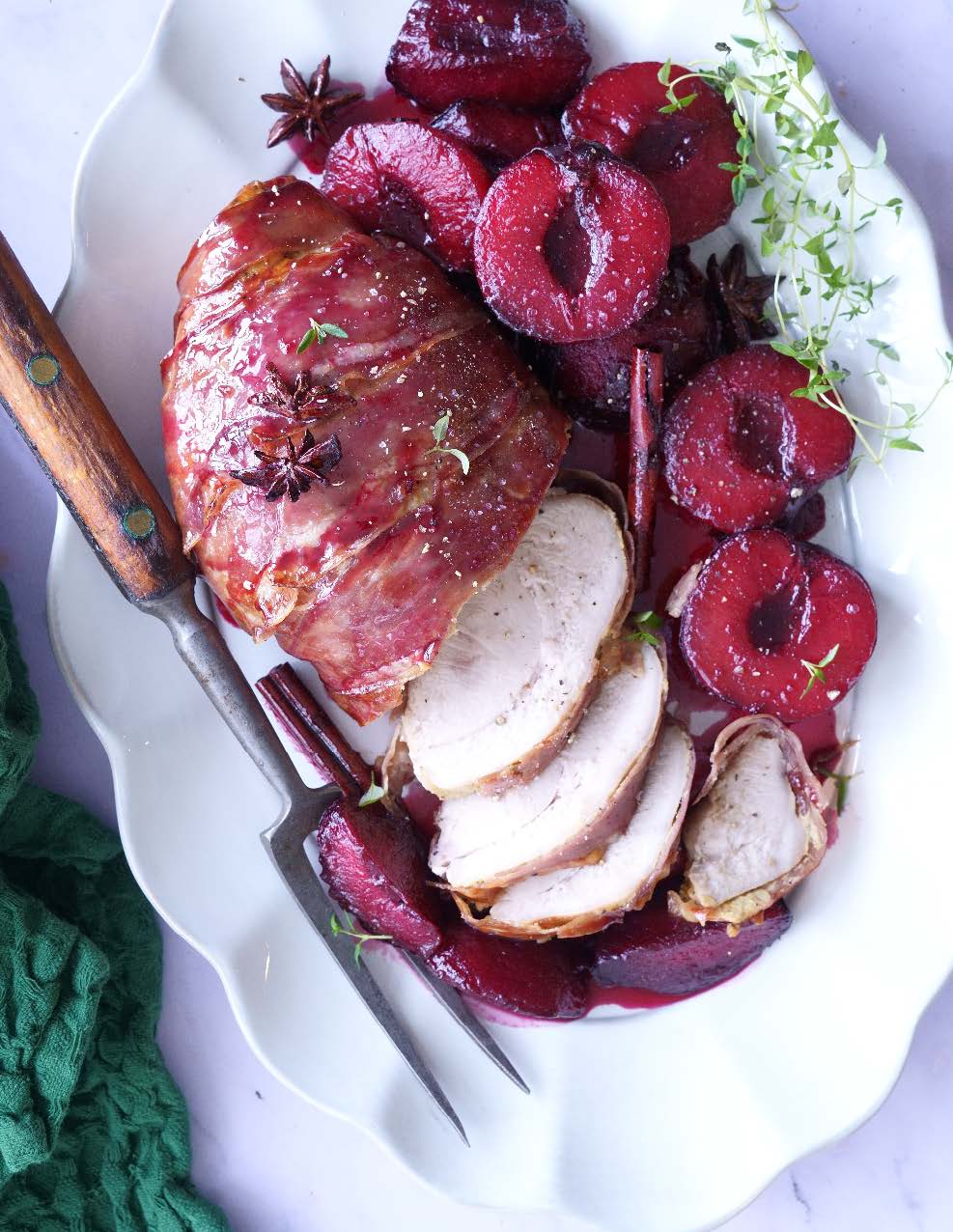 Poitrine de dinde au prosciutto et prunes confites aux épices des fêtes
