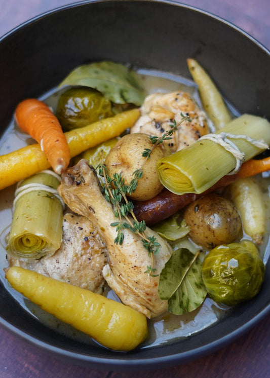 Pot-au-feu de volaille au thym, à l’ail confit et au parfum d’érable