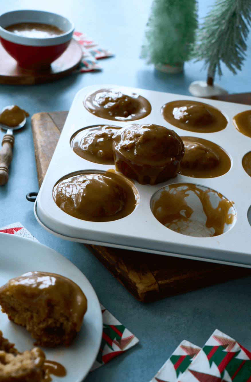 Pouding au gingembre, sauce butterscotch et chaleur d’épices