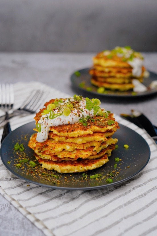 Rösti de chou-fleur et feta, yogourt au zaatar