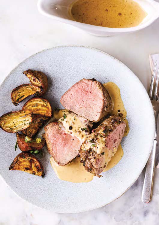 Rôti de filet de veau au miel et au poivre rose, sauce au brie