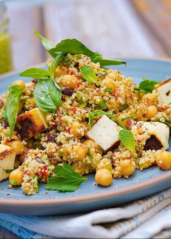Salade de couscous et de pois chiches à la méditerranéenne
