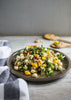 Salade de couscous israélien, de perles de bocconcini et de mangue, façon taboulé