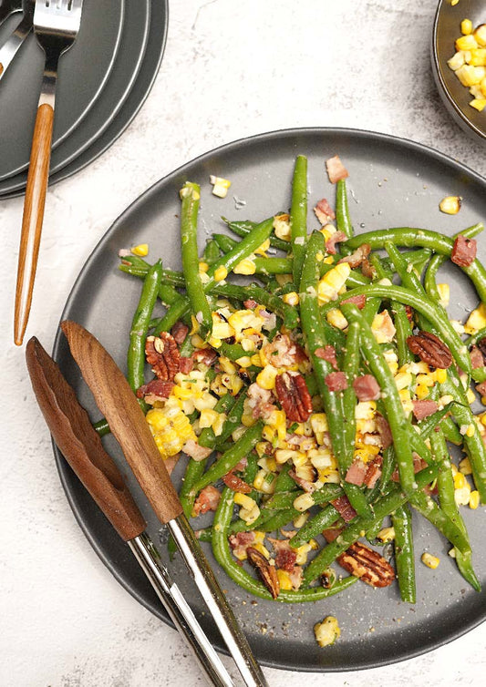 Salade de haricots verts et jaunes, maïs grillé et bacon croustillant