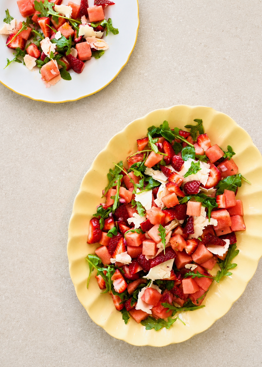 Salade de melon d’eau, fraises, menthe et ruban de fromage feta