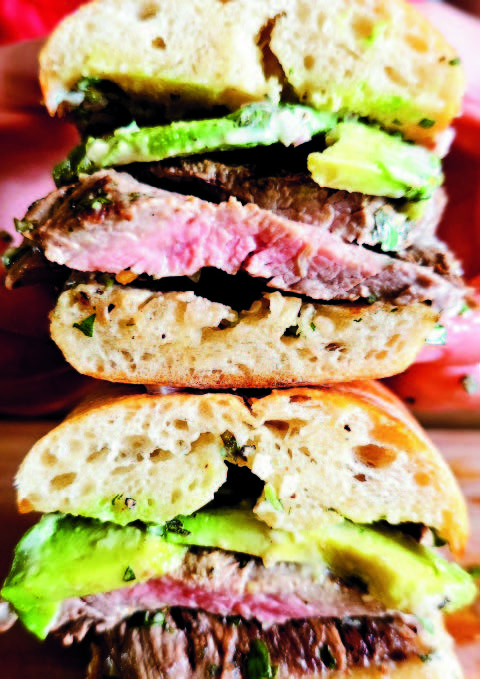 Sandwich à la bavette grillée et au chimichurri