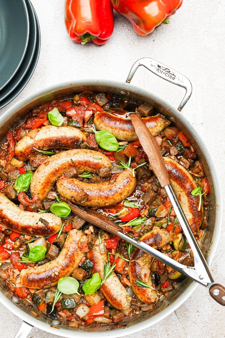 Casserole de saucisses Toulouse à la ratatouille et aux lardons