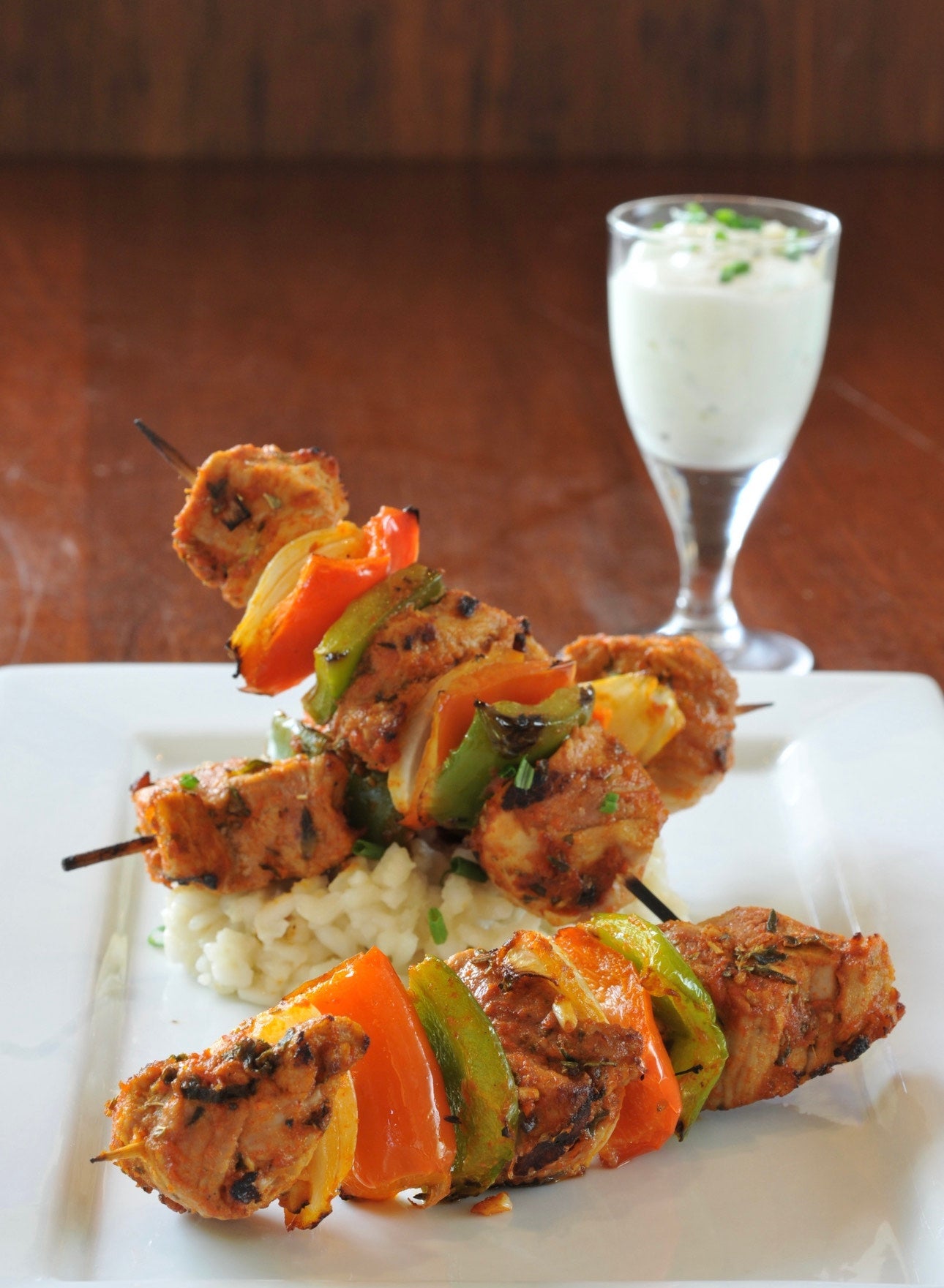 Shish kebab de porc et tzatziki au chèvre doux
