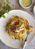 Spaghettini printaniers aux courgettes, au citron et au crabe des neiges