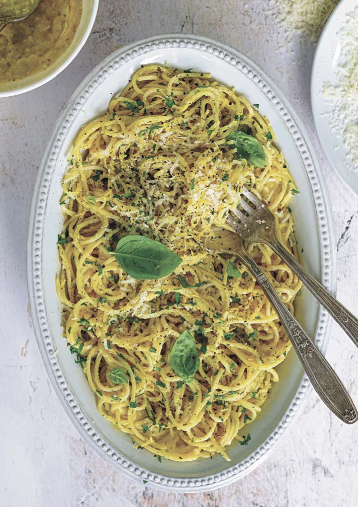 Spaghettinis avec mayonnaise tiède au persil, au parmesan et au zeste de citron