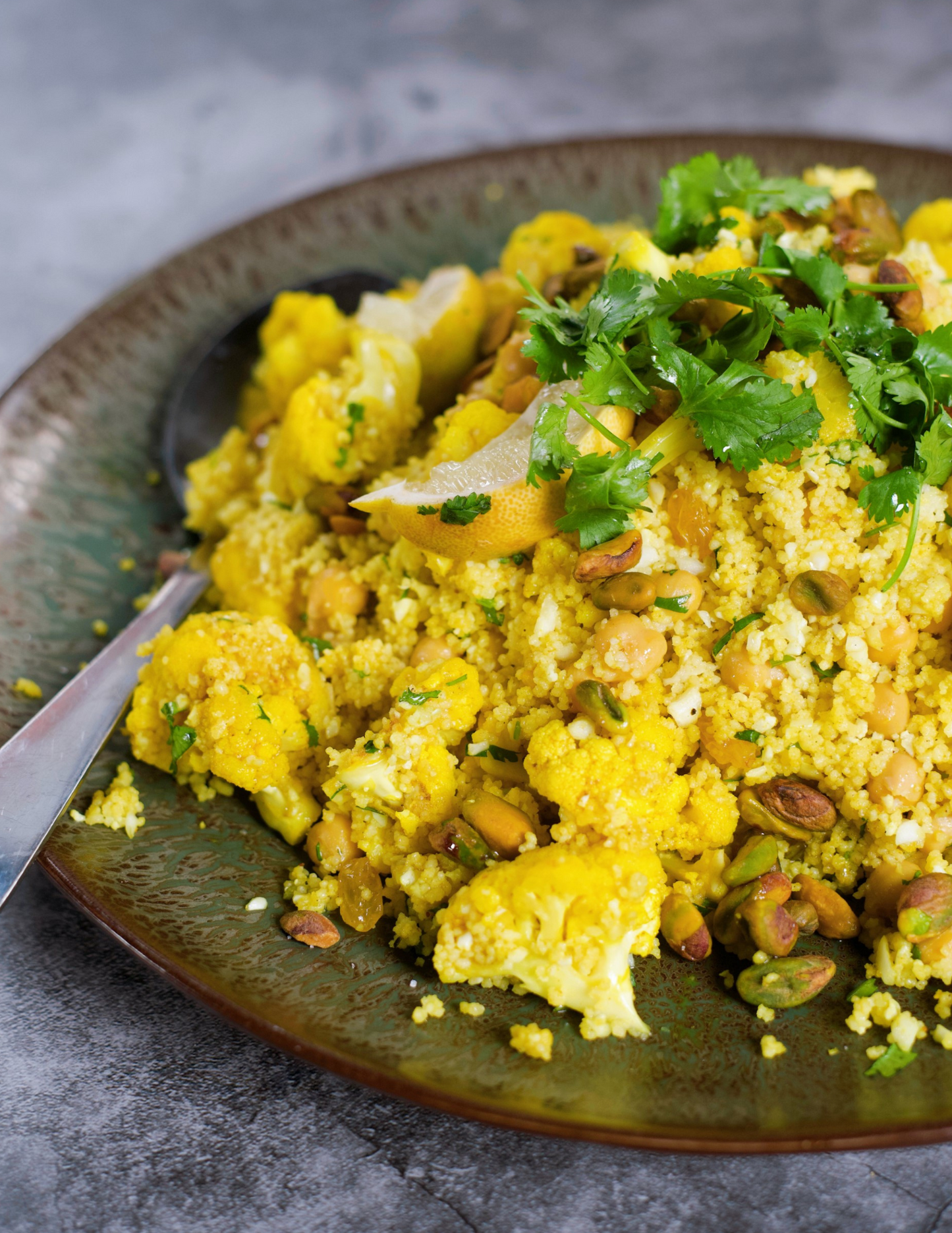 Taboulé de chou-fleur et de pois chiches au cari et zestes confits