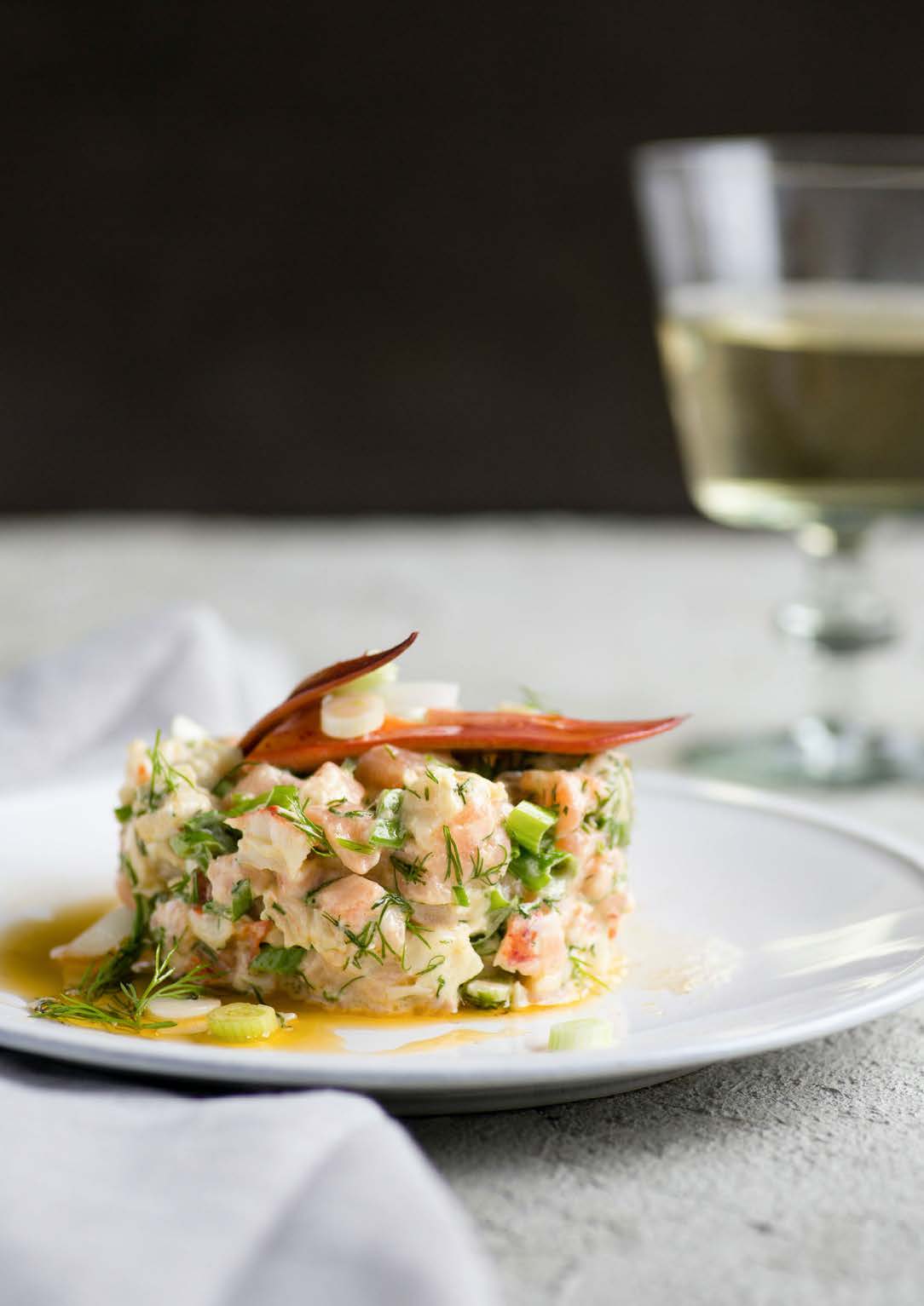 Tartare de saumon et de homard, huile de homard aux fines herbes