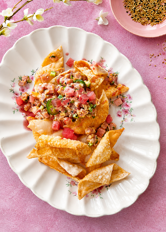 Tartare de thon, jalapeños, melon d’eau et nachos de wonton frits