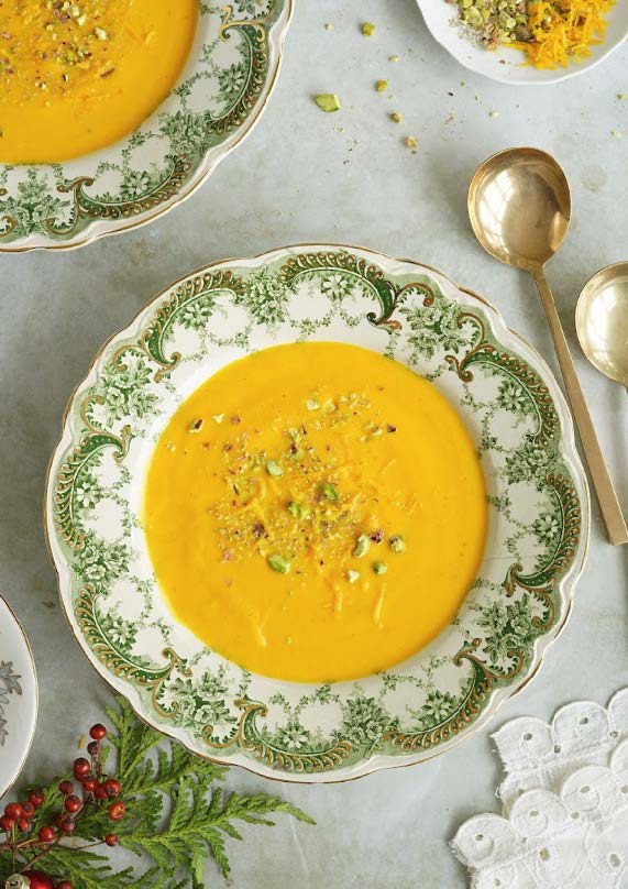Potage de carottes et orange, gingembre et pistaches concassées