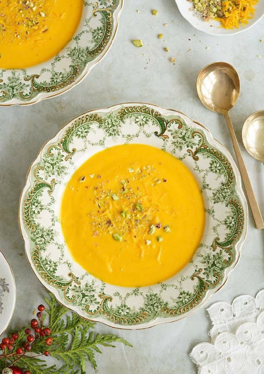 Potage de carottes et orange, gingembre et pistaches concassées