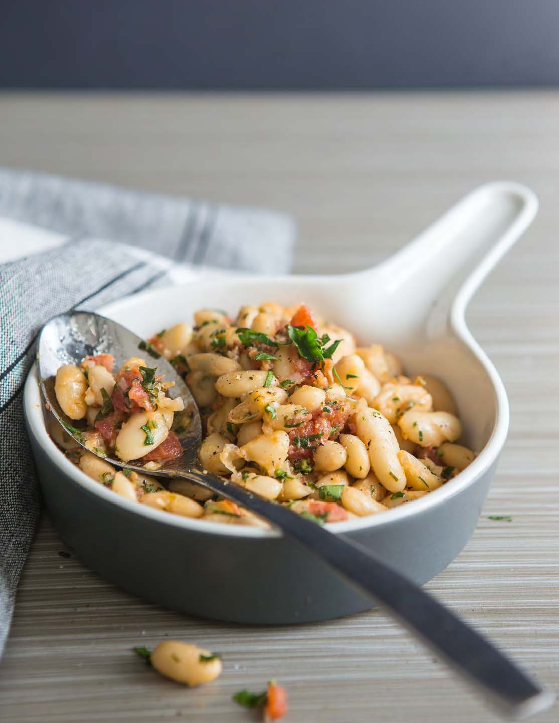 Fricassée de haricots blancs à salsa de tomates à l’origan