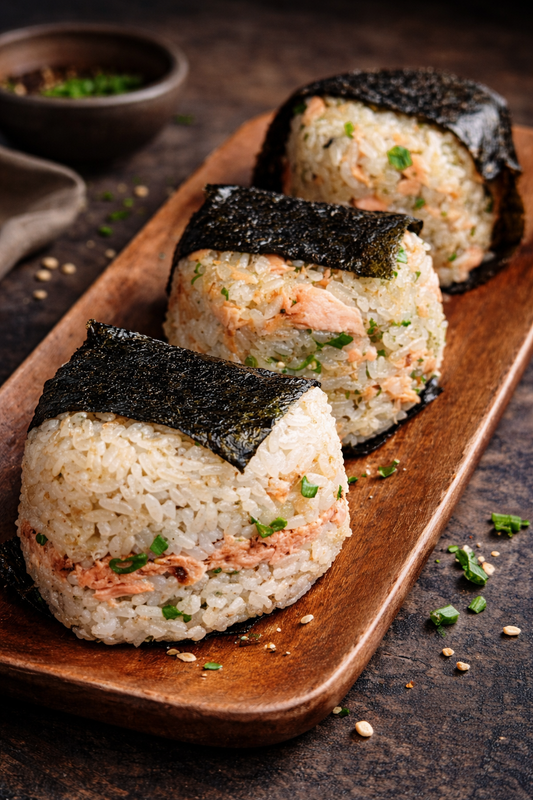 Onigiris deux façons, thon-saumon et échalote, sauce soya sésame