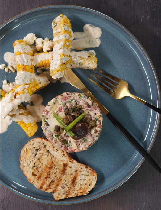 Tartare de bœuf grillé à la truffe et à l’ail noir